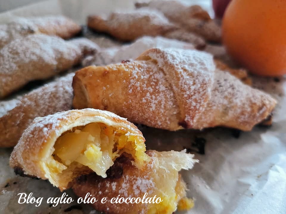 CRUASANES DE HOJALDRE NARANJA Y MANZANAS