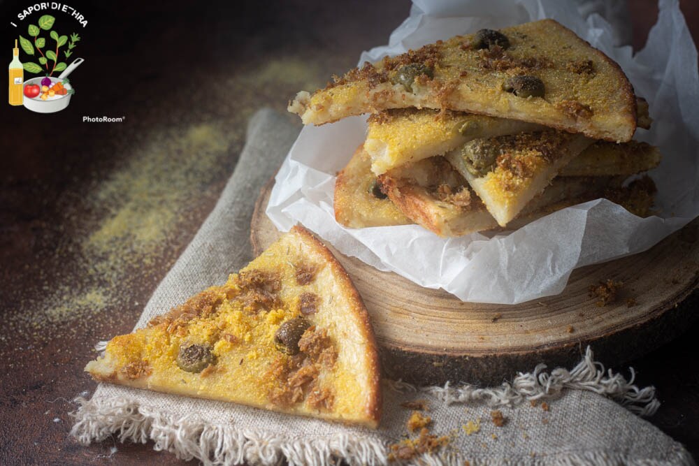La crujiente con patatas atún y aceitunas