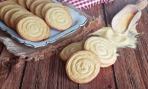 Galletas con harina de maíz y mantequilla