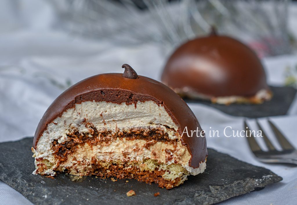 Dulces individuales de chocolate y tiramisú