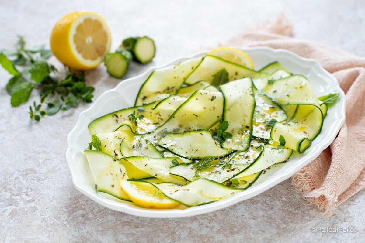 Ensalada de calabacines crudos marinados