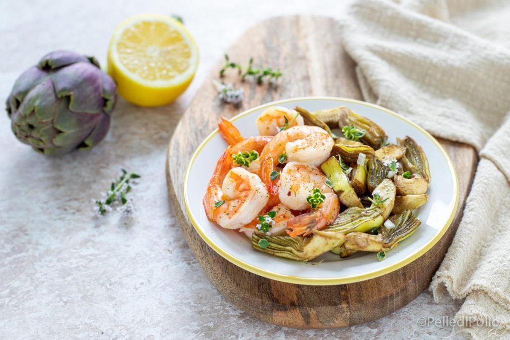 ensalada de gambas y alcachofas
