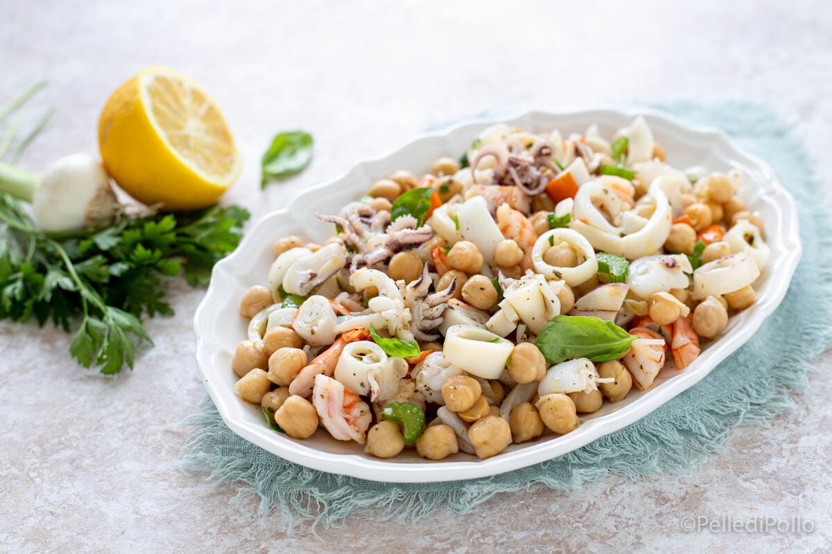 Ensalada de marisco con garbanzos