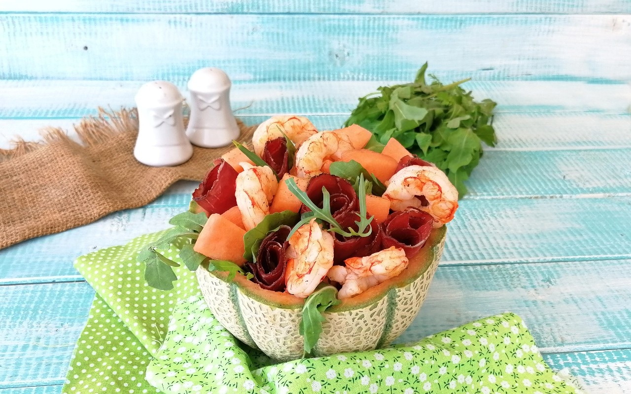 ENSALADA DE GAMBAS, BRESAOLA Y MELÓN FRESCA Y LIGERA
