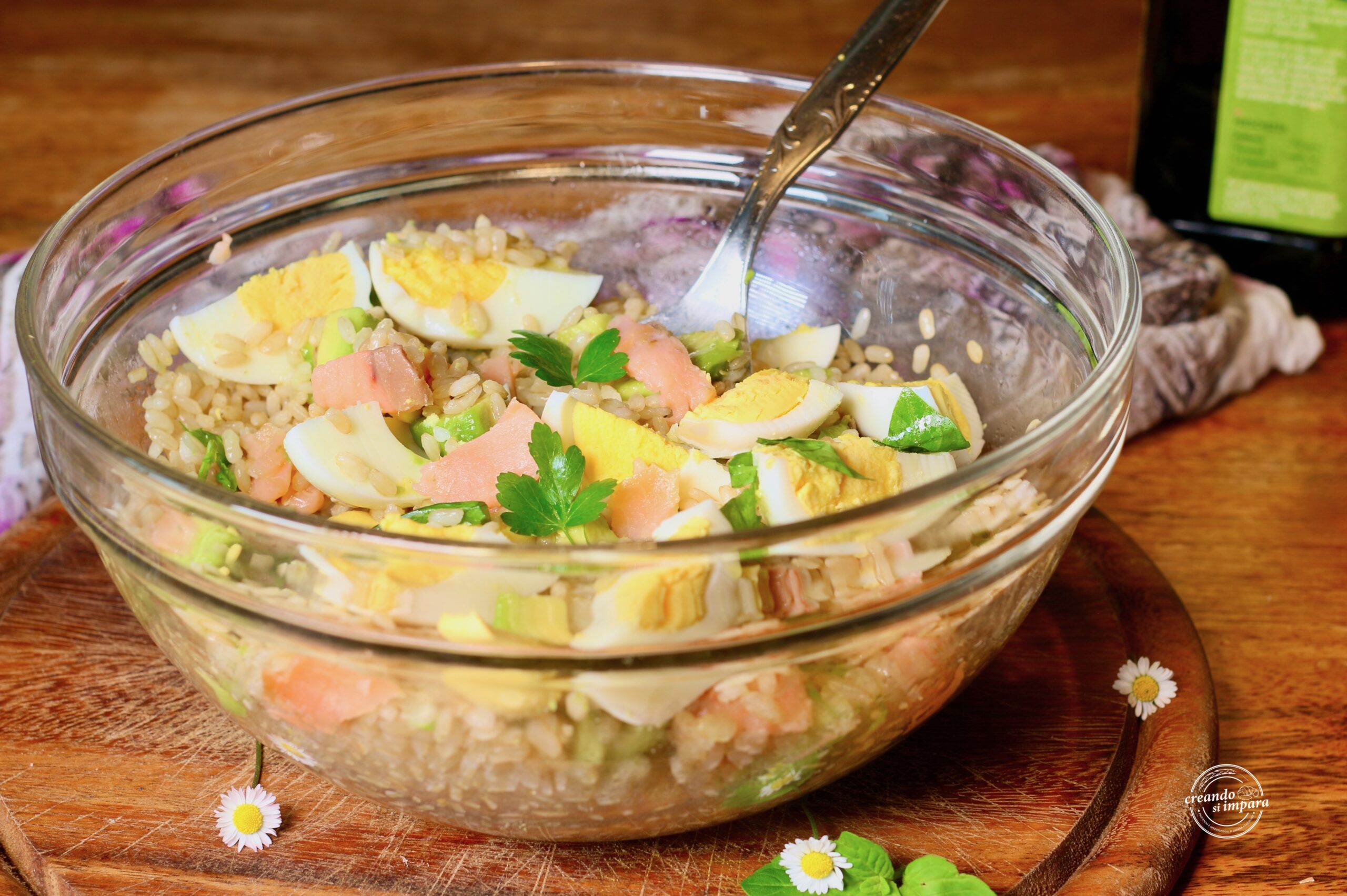 Ensalada de arroz con salmón y huevos