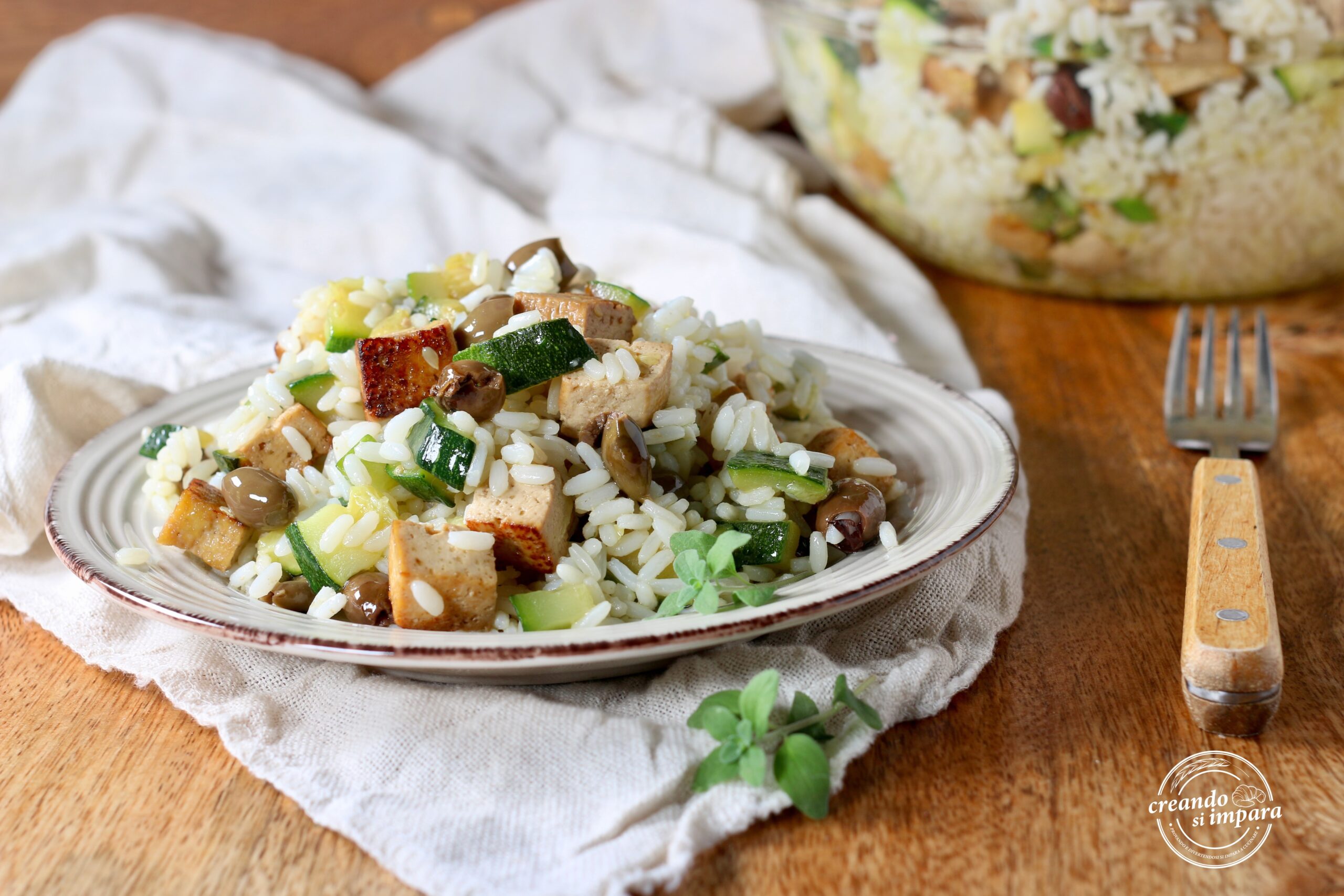 Ensalada de arroz con tofu y calabacines