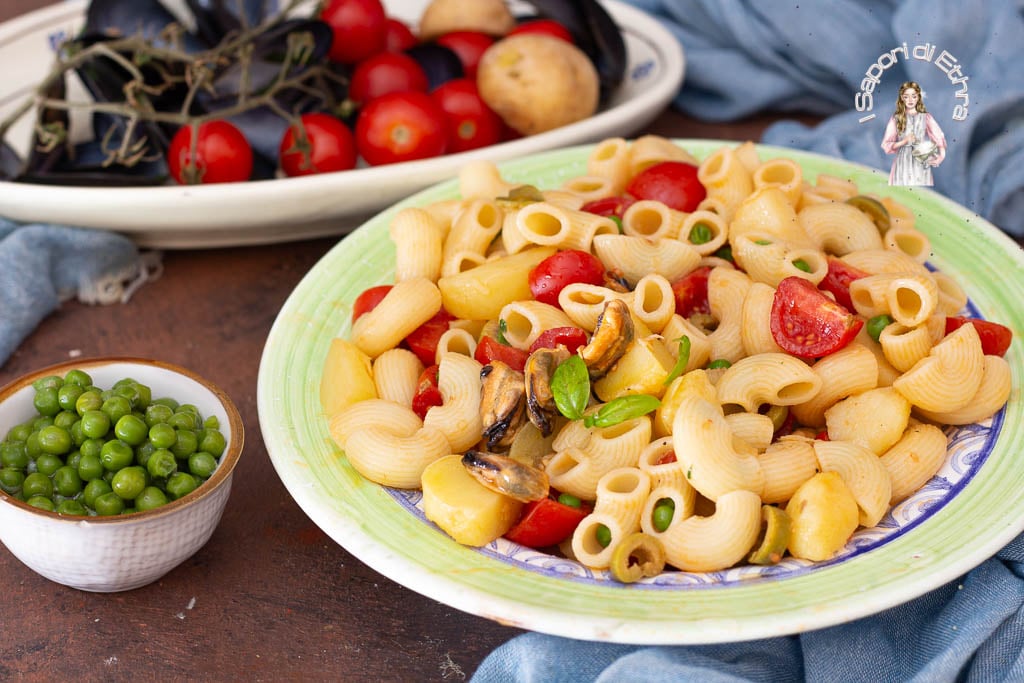 Ensalada de pasta con mejillones y patatas