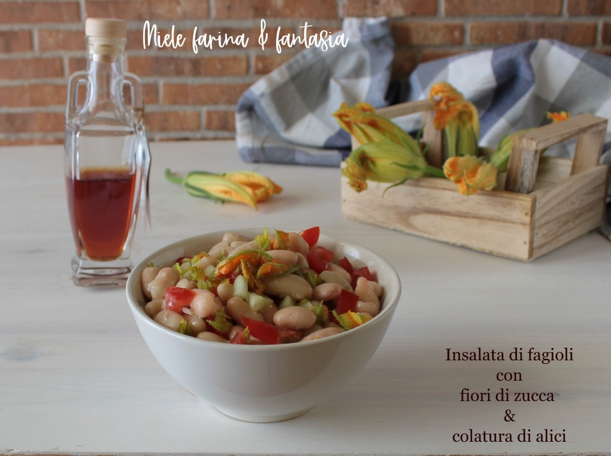 Ensalada de judías con flores de calabacín y colatura de anchoas