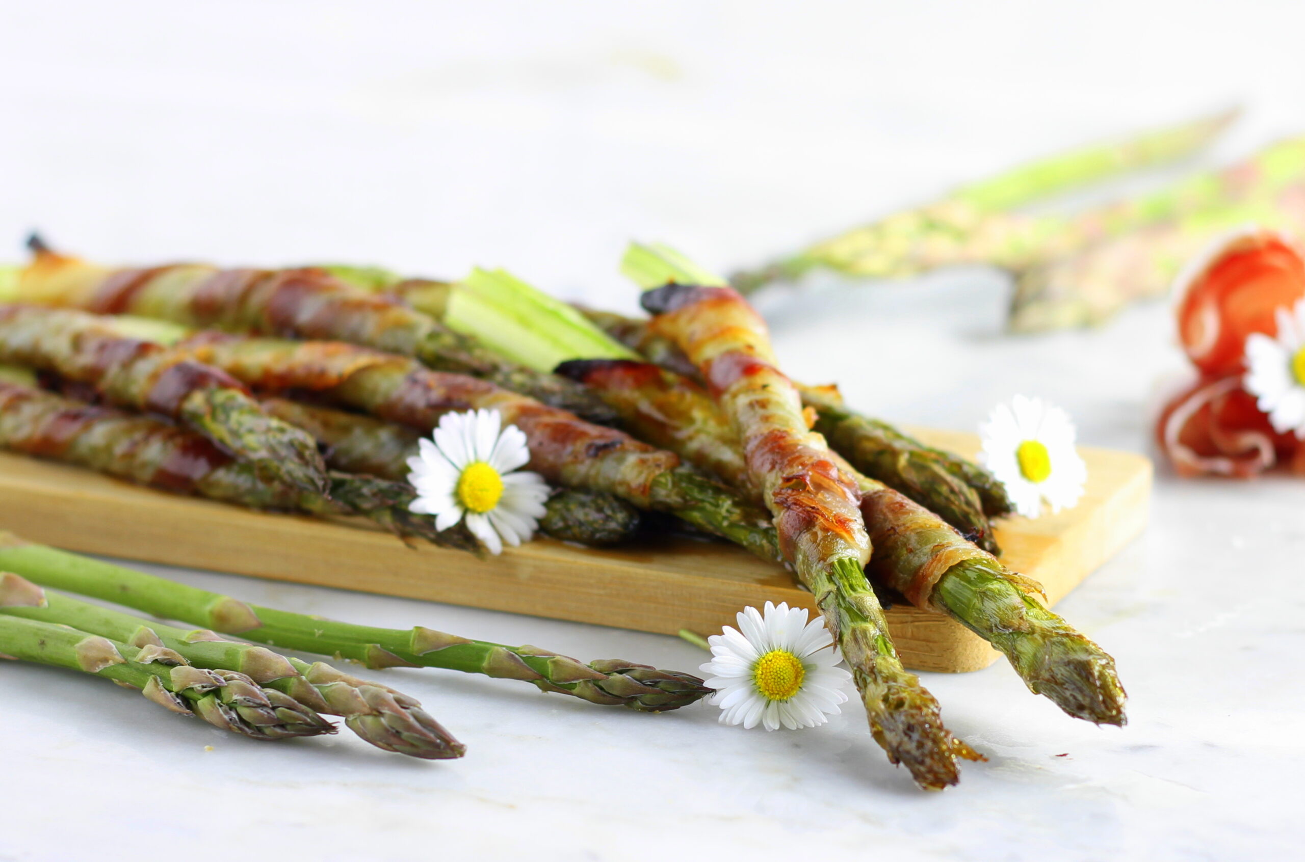 Espárragos y panceta al horno