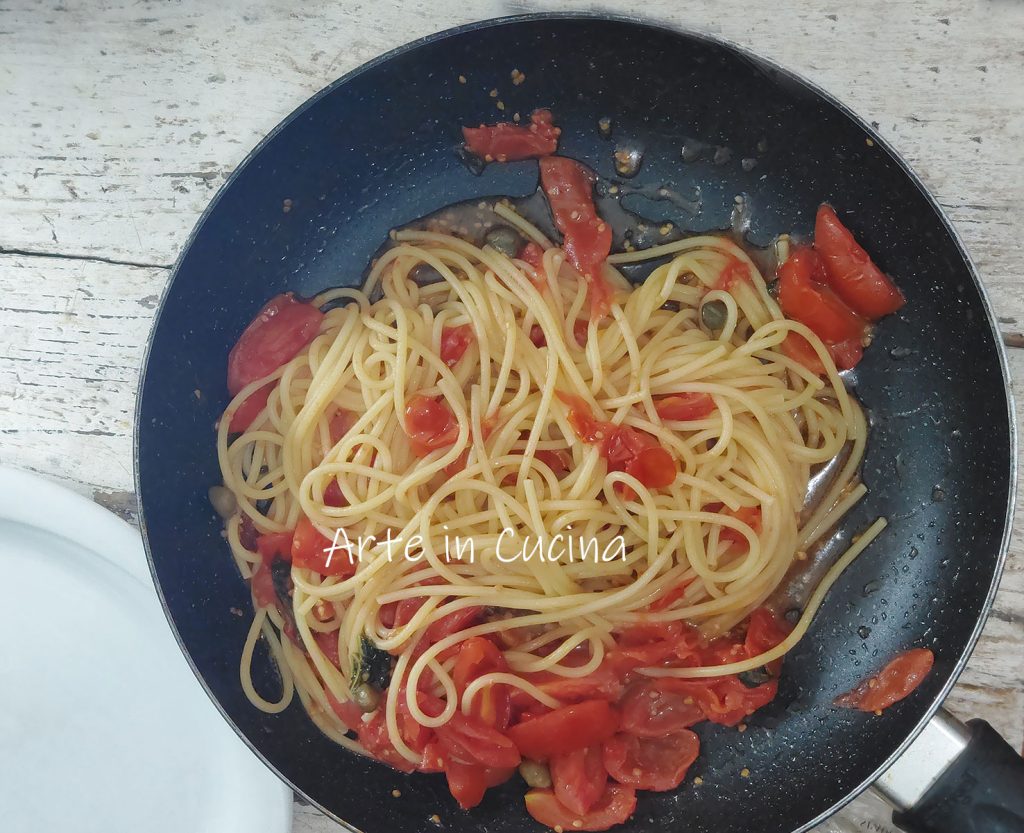 SPAGHETTI al TOMATE fresco veraniego y rápido