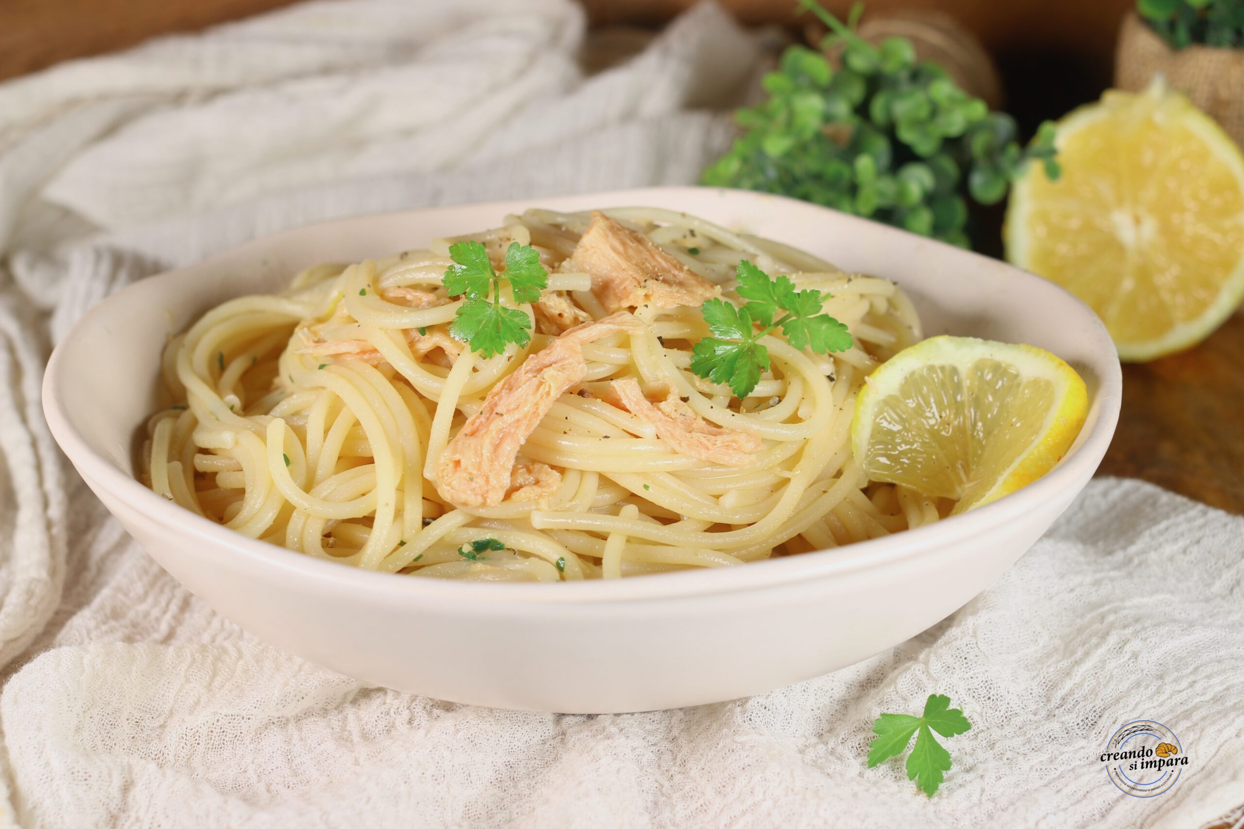 Espaguetis con atún y limón