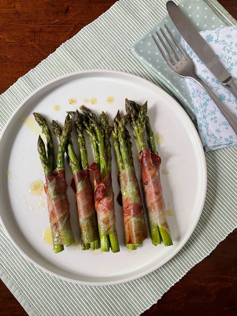 Espárragos asados con speck