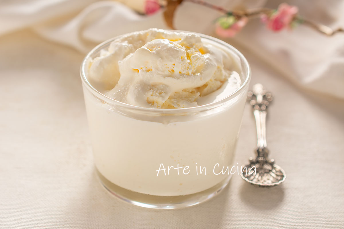 Espuma de nata dulce para comer con cuchara