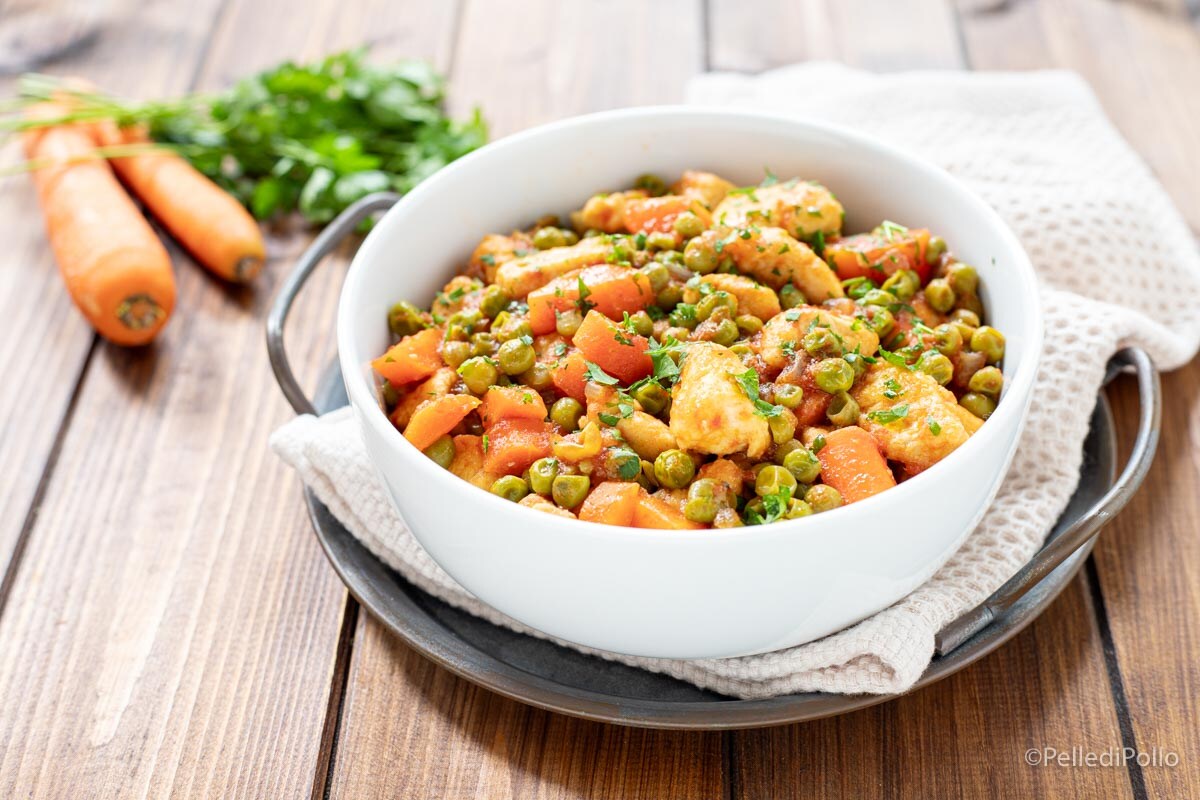 Estofado de pollo con guisantes y zanahorias