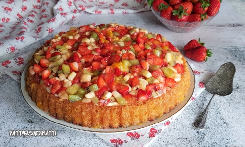 Tarta blanda con macedonia