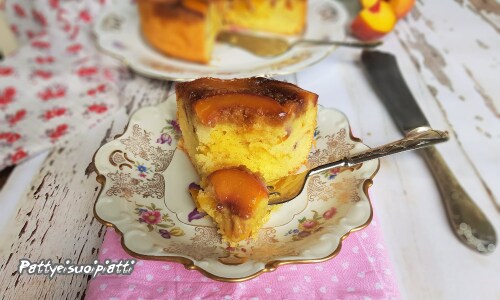 Tarta invertida de melocotones