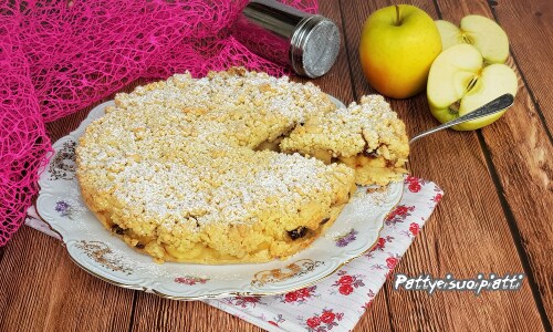 Tarta desmigajada con relleno de strudel