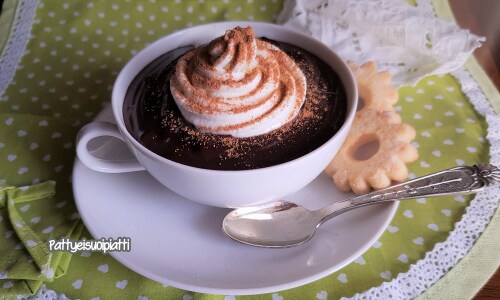 Chocolate caliente en taza