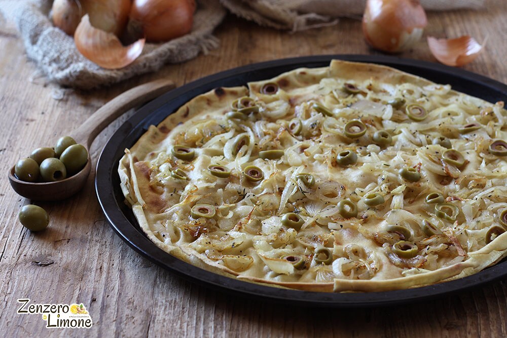 Focaccia carasau con cebollas