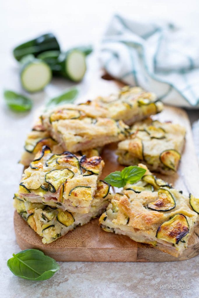 focaccia de calabacín con jamón y queso