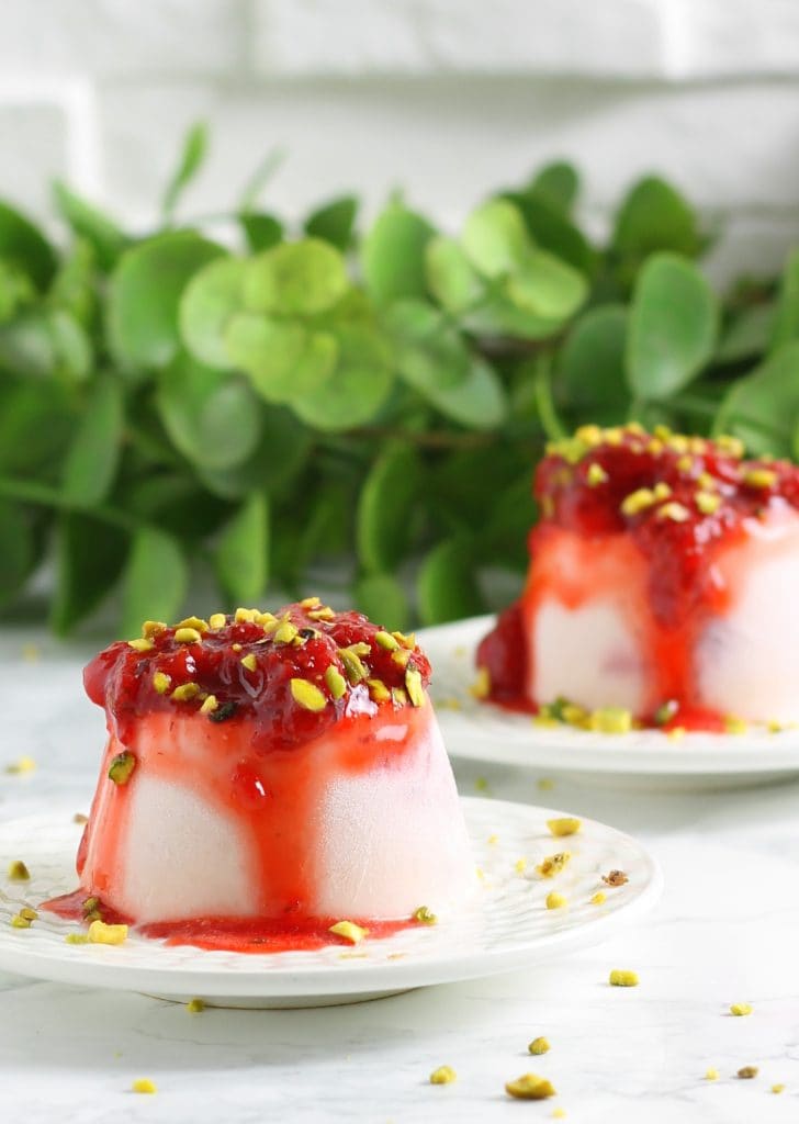 Semifrío de fresas con yogur y nata