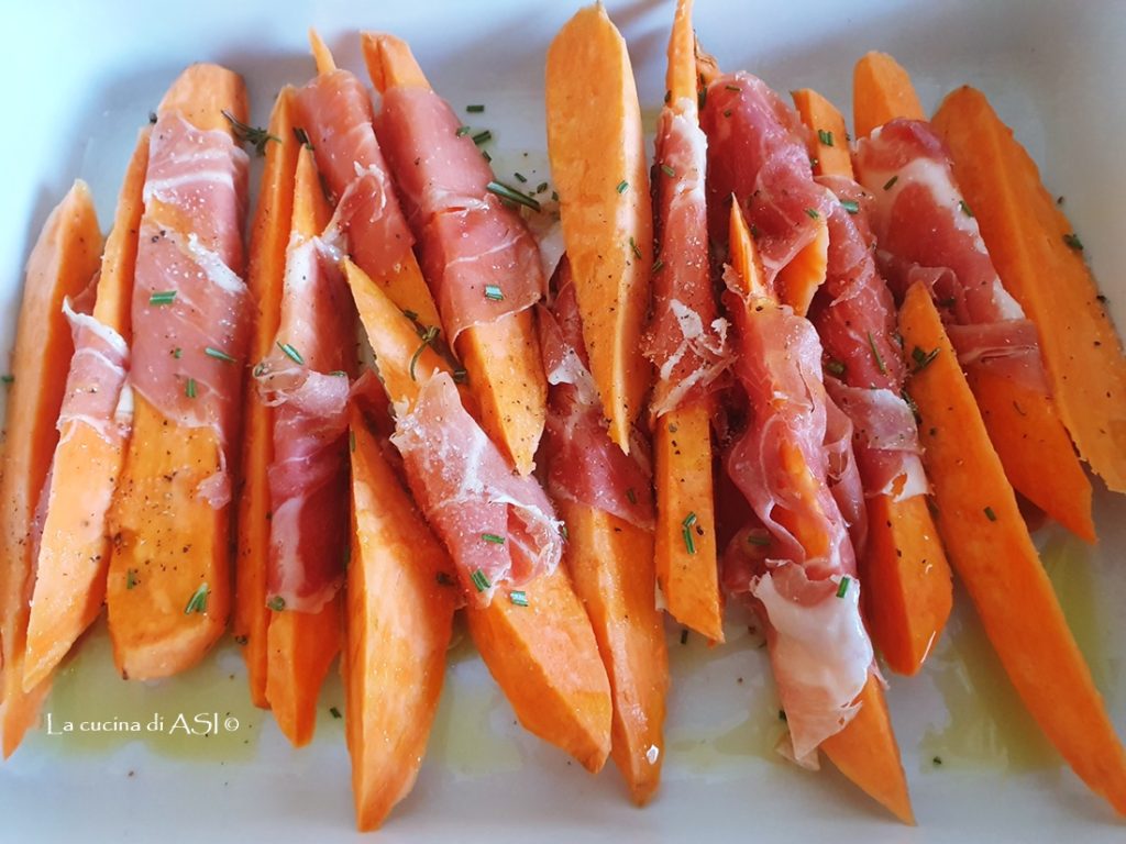 gajos de batatas dulces envueltos en jamón