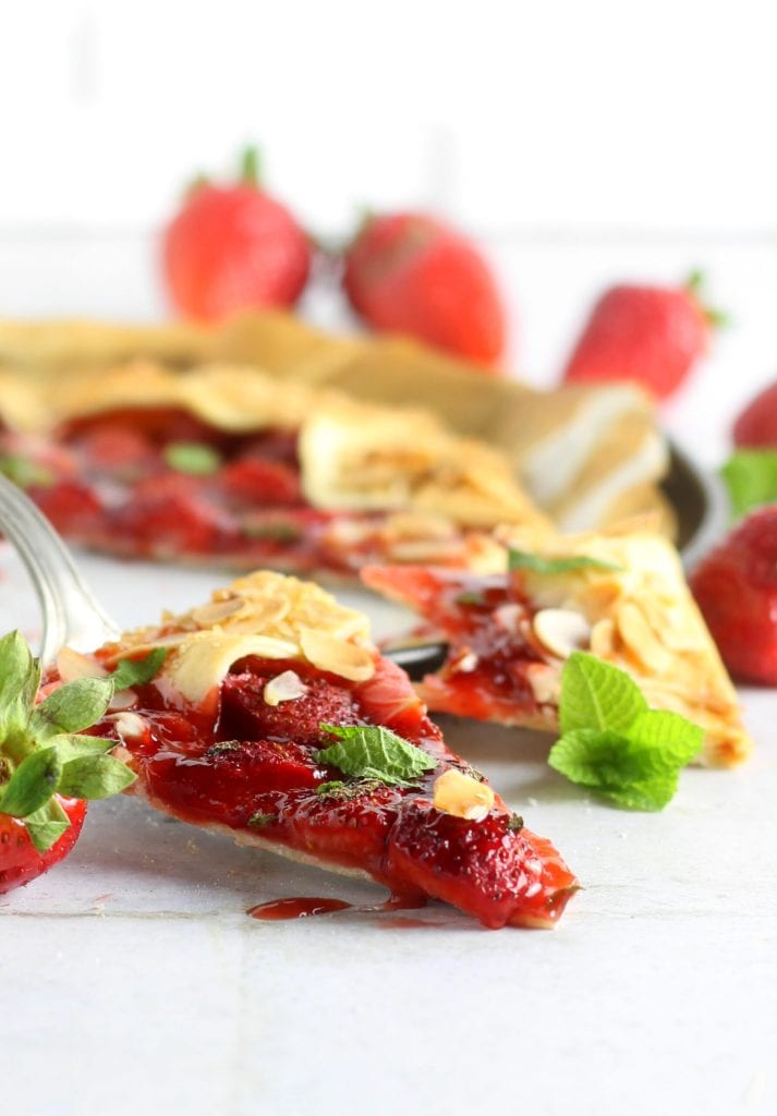 Galette de fresas y menta fresca