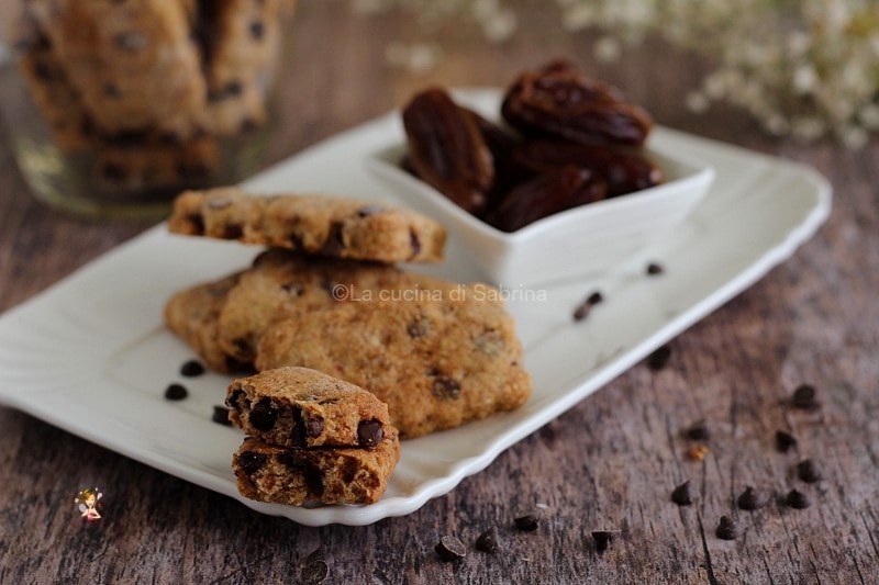 Galletas integrales de dátiles y chocolate