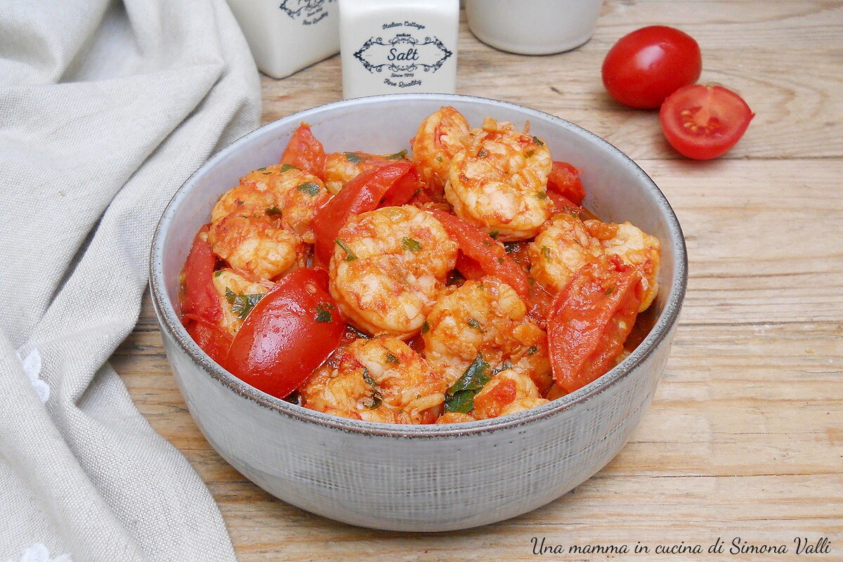 Gambas a la sartén con tomates cherry
