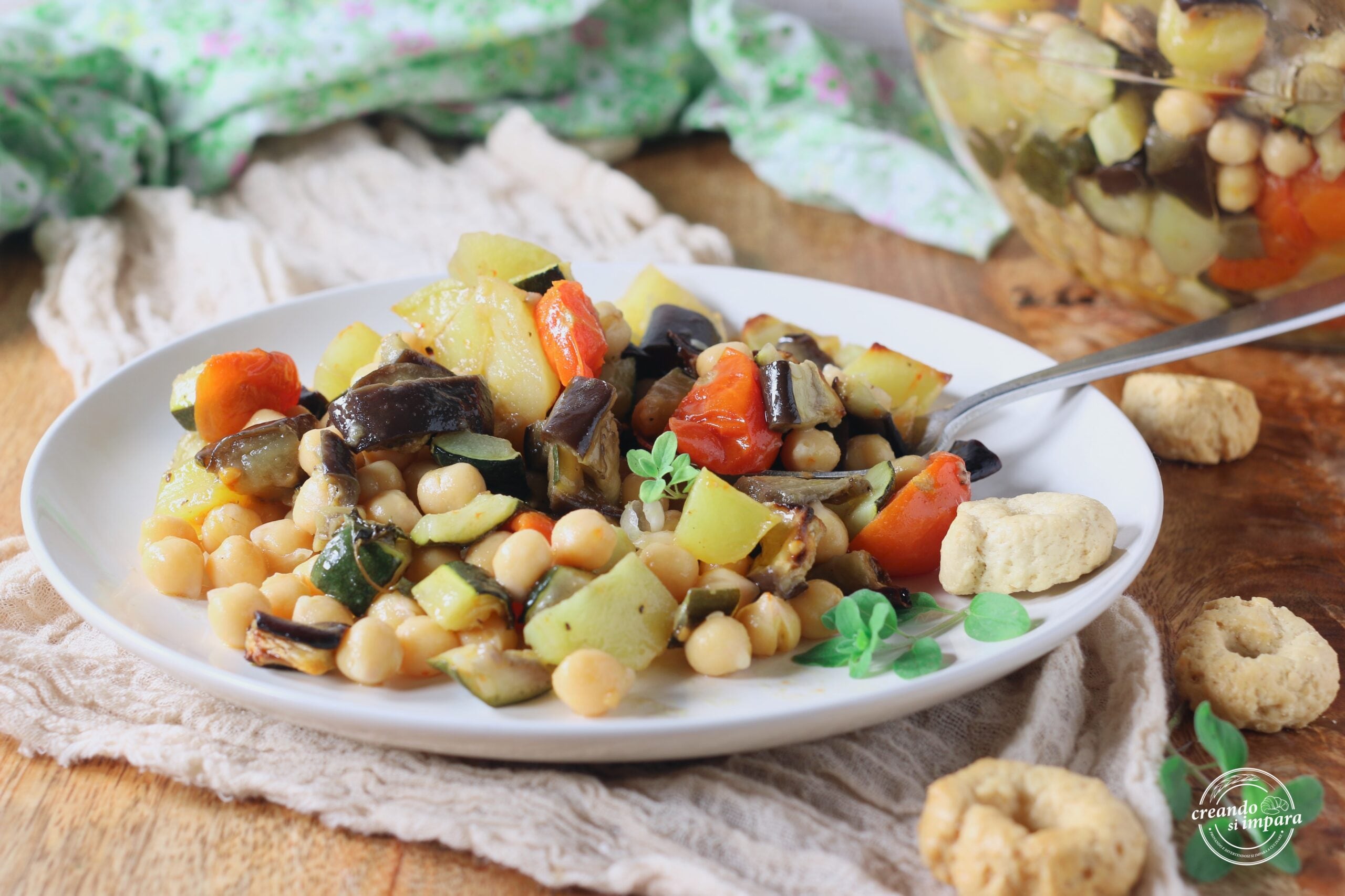 Ensalada de garbanzos con verduras asadas