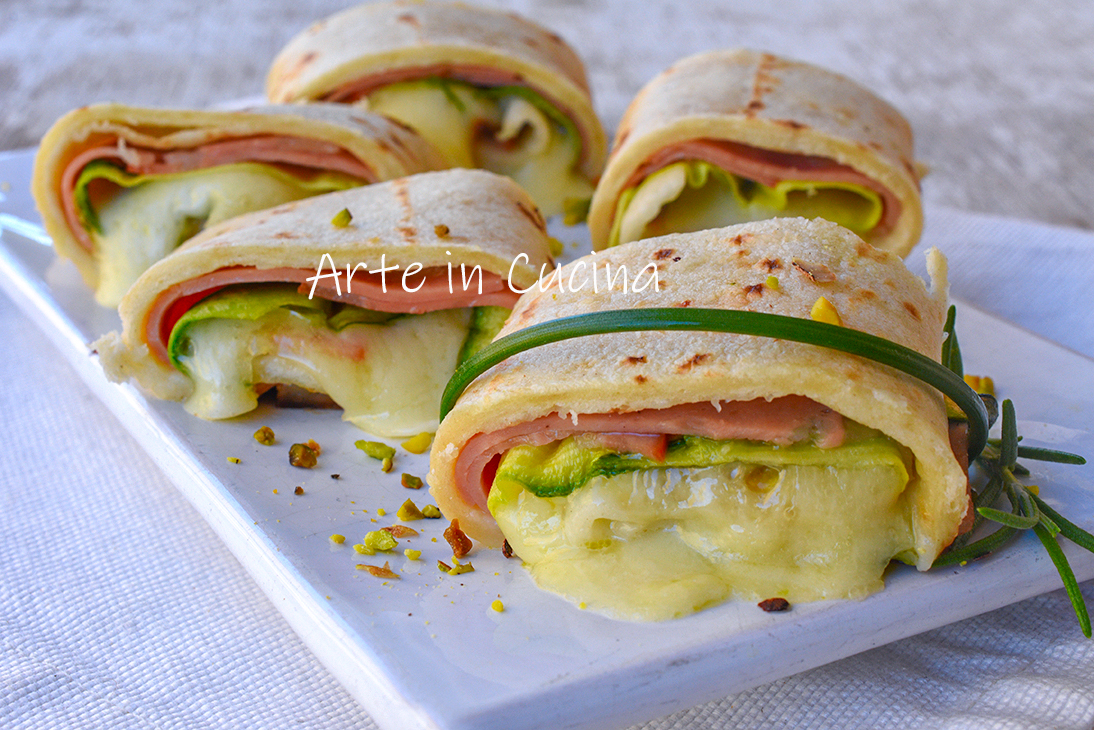Rollitos de piadina con mortadela y calabacín