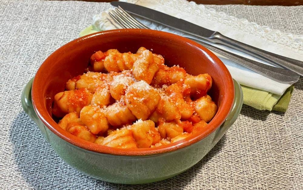 Gnocchi ‘ncotti con salsa falsa de hinojo