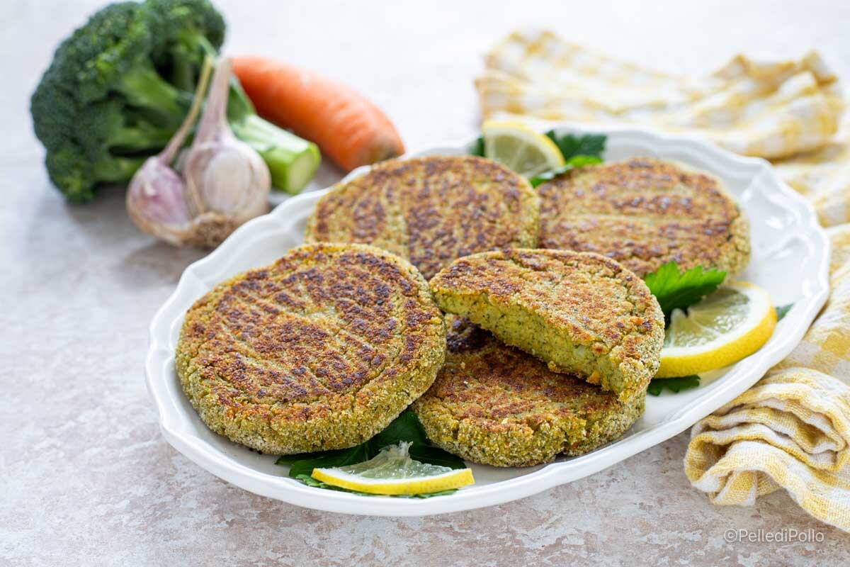 Hamburguesa de brócoli, patatas y zanahorias