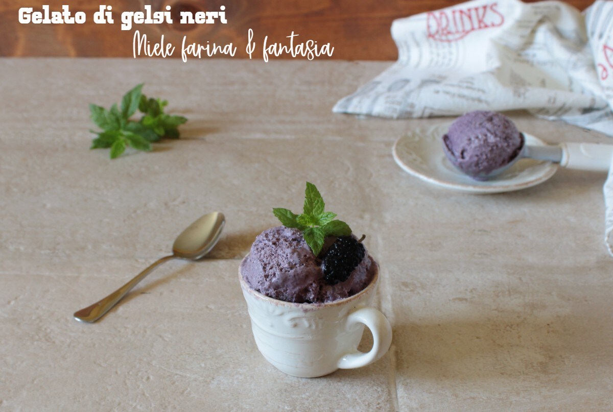 Helado de moras negras hecho en casa