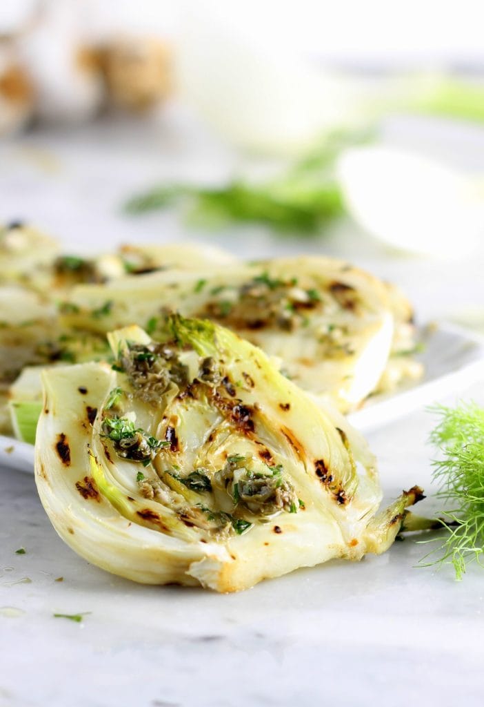 Hinojos a la parrilla en la plancha