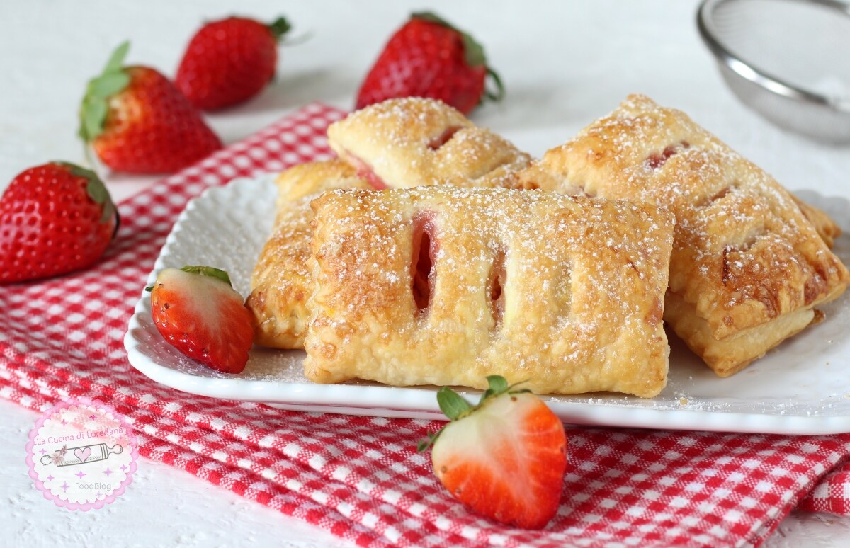 HOJALDRINAS CON CREMA Y FRESAS el dulce más simple y más bueno con las fresas