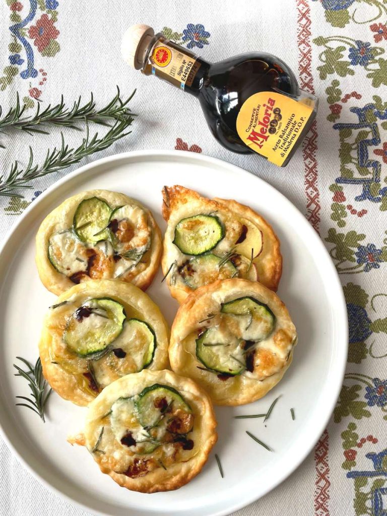 hojaldres salados con calabacines y patatas