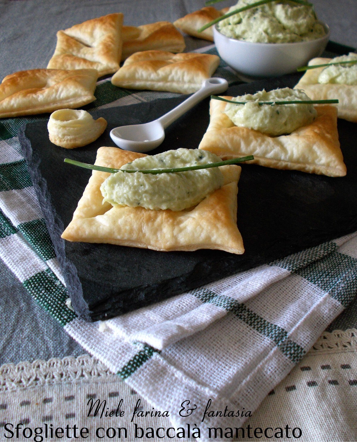 Hojaldritos con bacalao al pil-pil