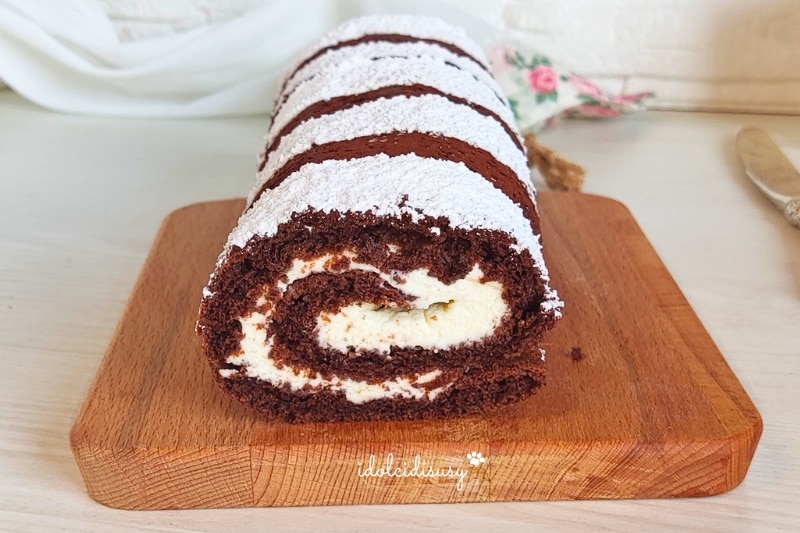 Rollo de cacao con crema de mascarpone