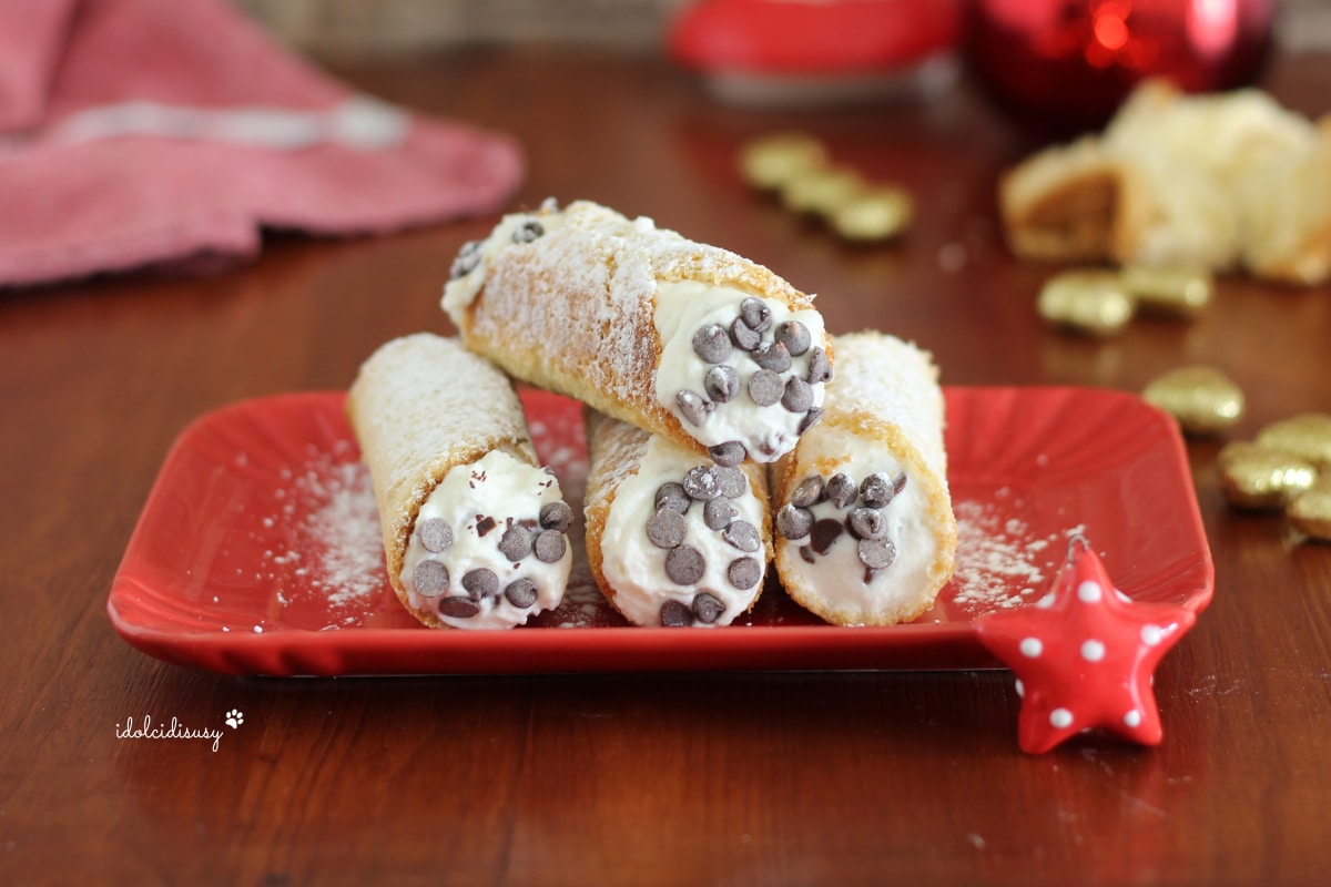 Cannoli de pandoro y ricotta
