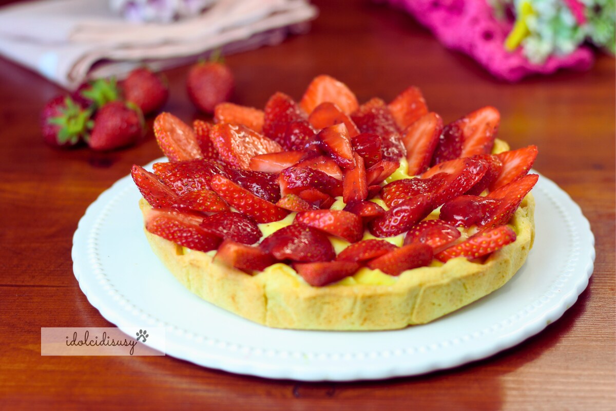 Tarta de fresas frescas con crema