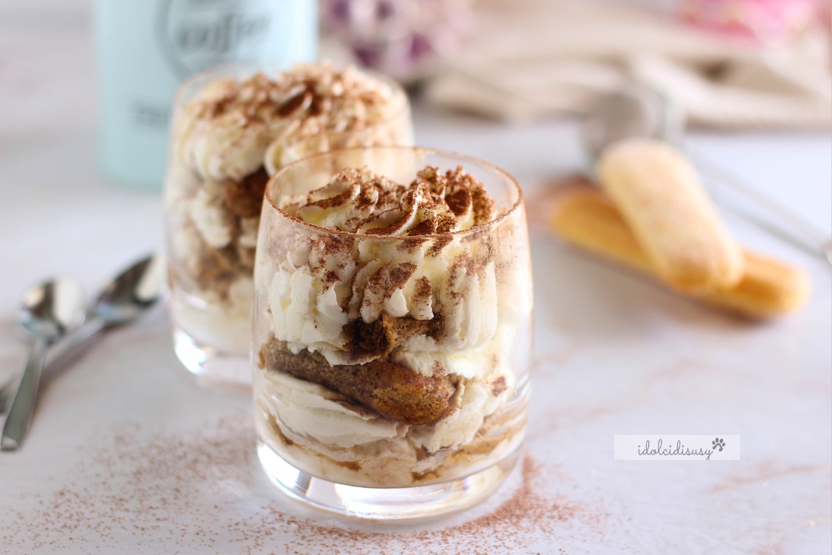 Tiramisú en vaso sin huevos