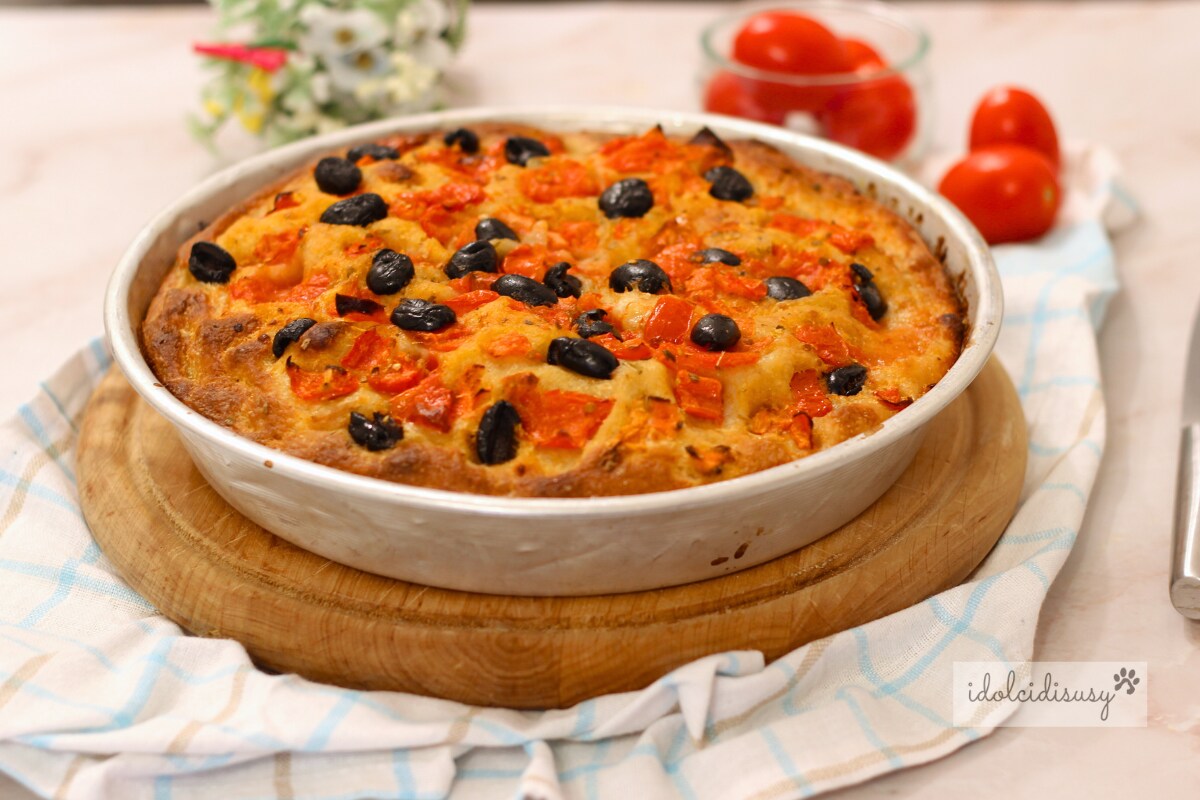 Focaccia con tomatitos cherry y aceitunas – receta Bimby