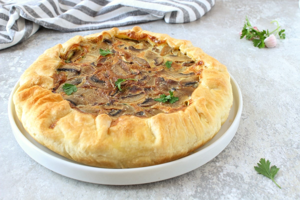 Tarta salada con patatas, champiñones y Brie