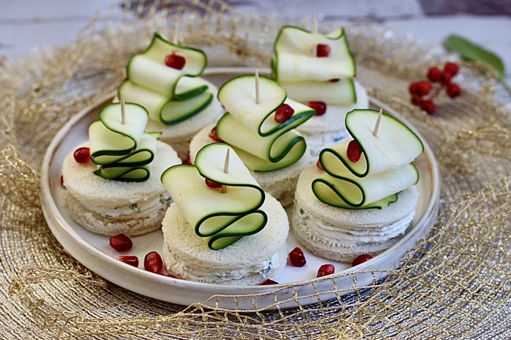 Canapés navideños, el aperitivo que decora la mesa.
