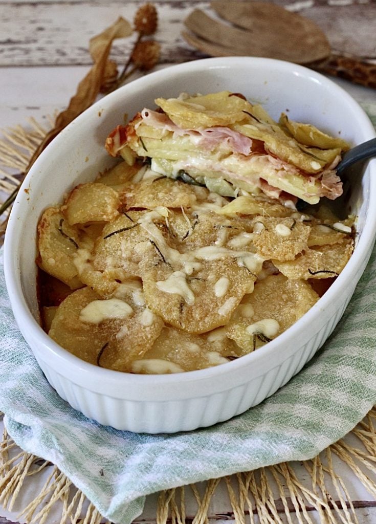 Parmigiana de patatas, cómo hacerla crujiente por fuera y suave por dentro