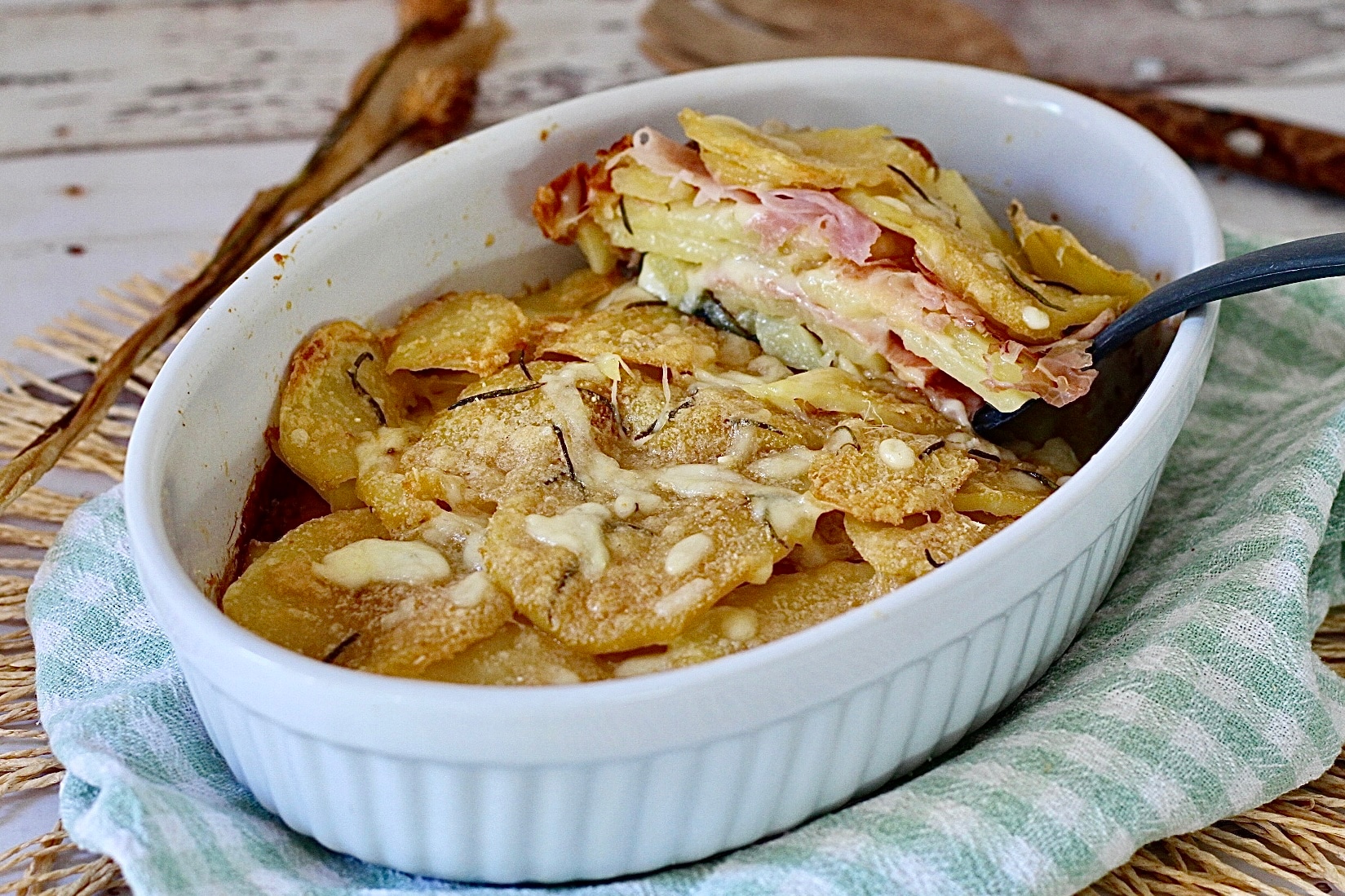 Parmigiana de patatas crujiente por fuera y suave por dentro