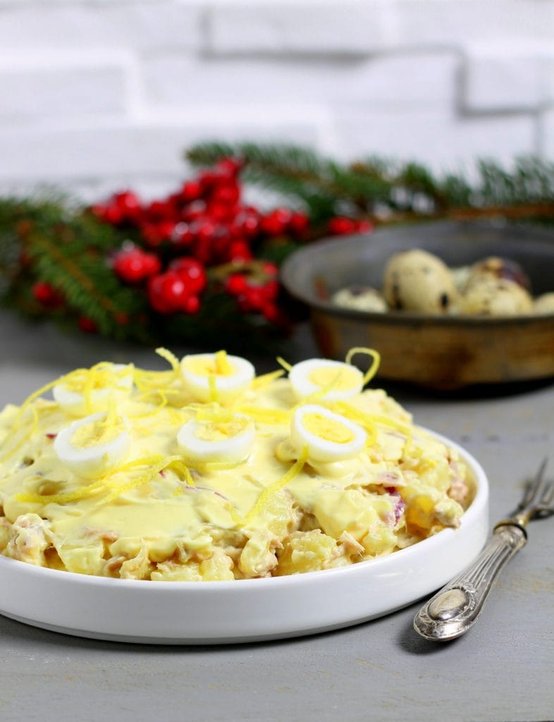 Ensalada de atún y huevos de codorniz
