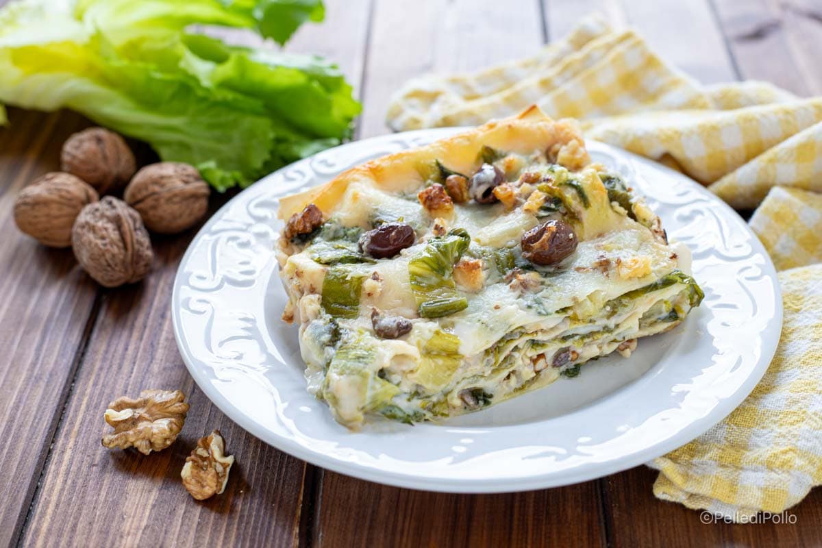 Lasaña con escarola, aceitunas y nueces