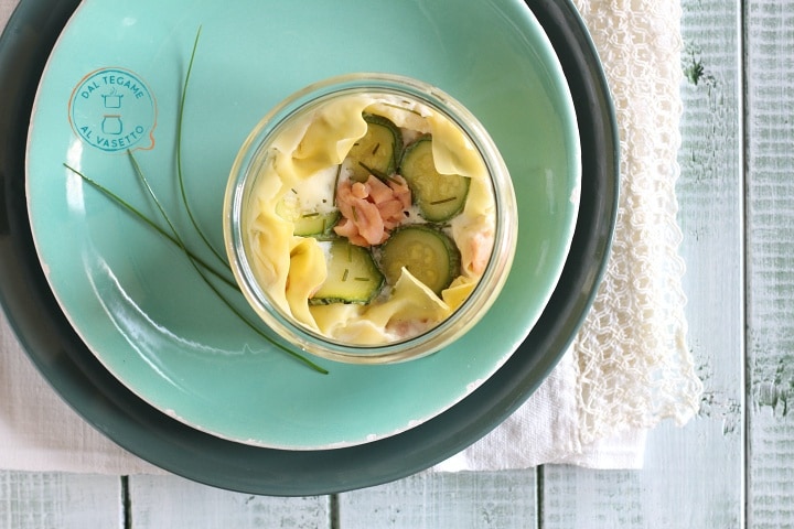 Lasañas en tarro con calabacines y salmón